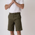 Bermuda Chinos in Comfort Gabardine Leggera - Verde Militare