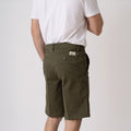 Bermuda Chinos in Comfort Gabardine Leggera - Verde Militare